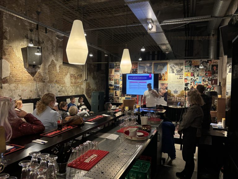 Workshop gebarentaal als introductie op de voorstelling